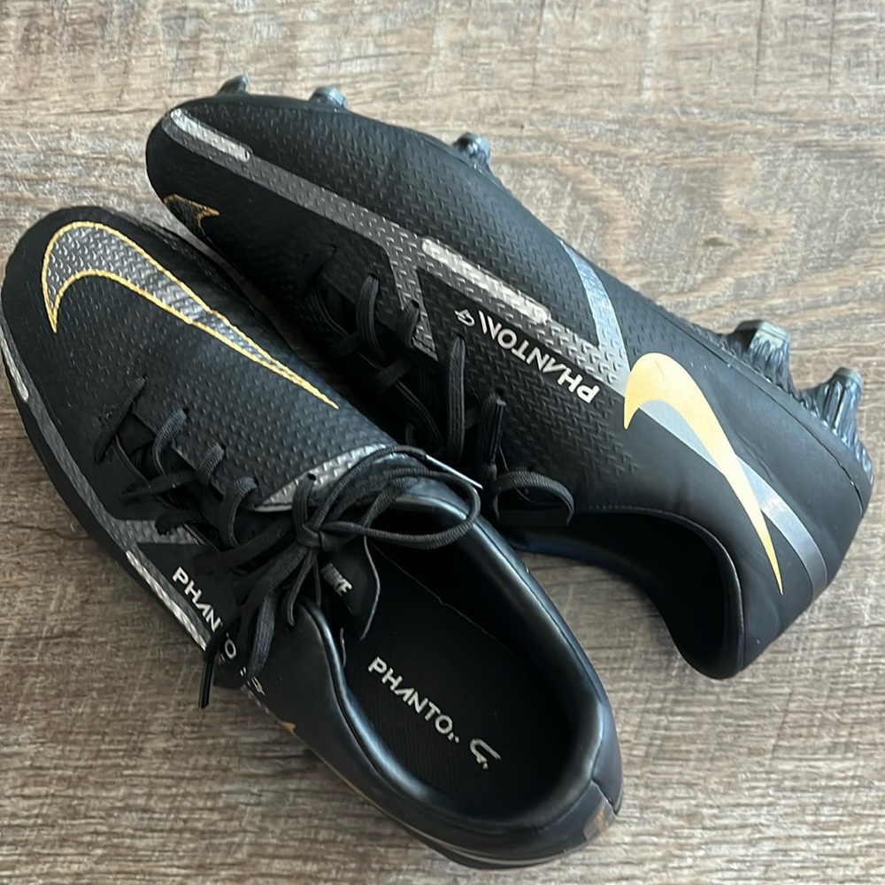 Nike Phantom Soccer Cleats